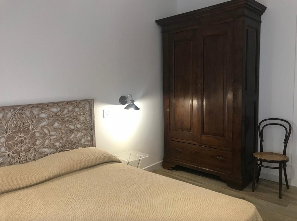 Bellhome 1 - Elegante Appartamento Nel Centro Di Μπάρι Εξωτερικό φωτογραφία